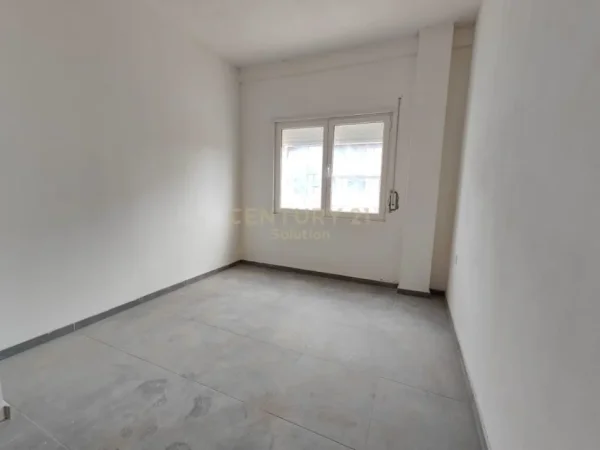 Tirane, jepet me qera zyre , Kati 7, 70 m² 350 € (Astir)