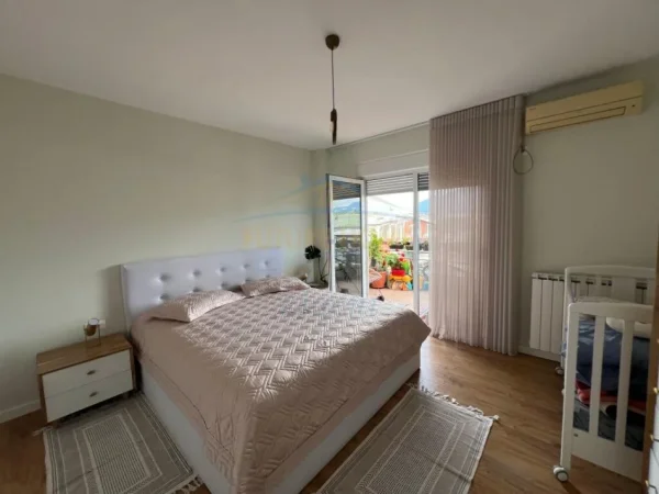 Tirane, jepet me qera apartament 2+1, Kati 4, 96 m² 800 € (Liqeni i Thate)