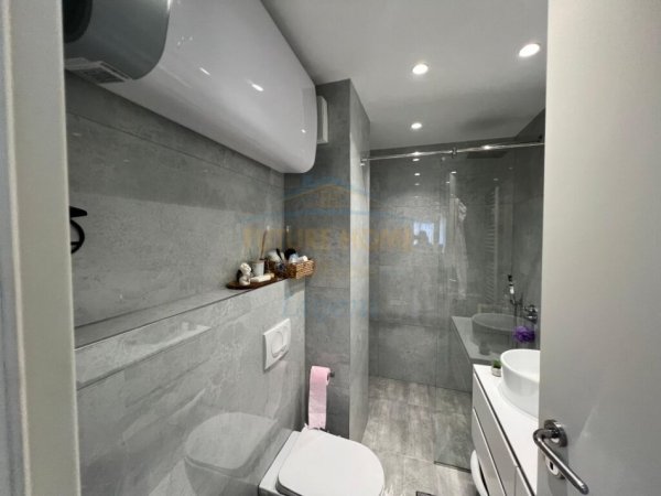 Tirane, jepet me qera apartament 2+1, Kati 4, 96 m² 800 € (Liqeni i Thate)