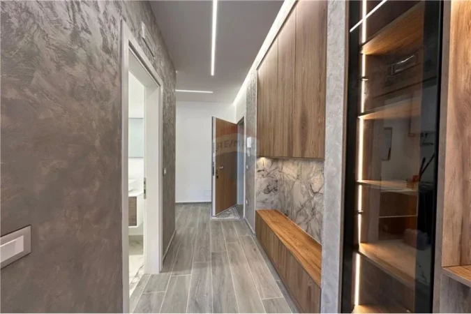 Tirane, jepet me qera apartament 2+1, Kati 5, 125 m² 1,400 € (Rruga e Dibrës)