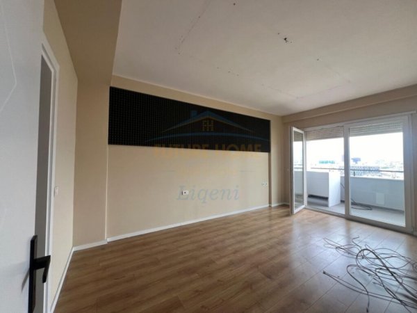 Tirane, jepet me qera apartament 2+1, Kati 10, 142 m² 950 € (Komuna e Parisit)