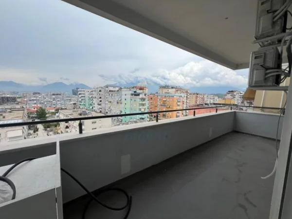 Tirane, jepet me qera apartament 2+1, Kati 10, 142 m² 950 € (Komuna e Parisit)