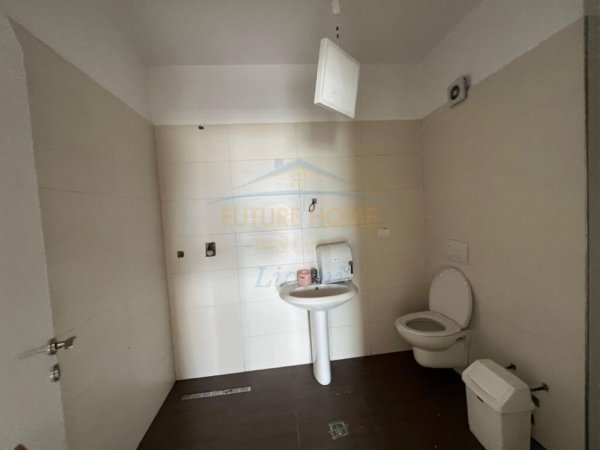 Tirane, jepet me qera apartament 2+1, Kati 10, 142 m² 950 € (Komuna e Parisit)