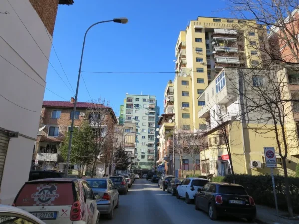 Tirane, jepet me qera dyqan , Kati 0, 23 m² 350 € (Blloku)