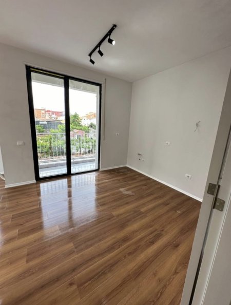 Apartament 2+1+2+ Depo ne Xhamllik.