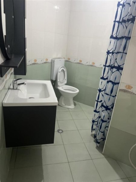 Tirane, jepet me qera apartament 2+1+Ballkon, Kati 2, 90 m² 390 € (Bulevardi Migjeni)