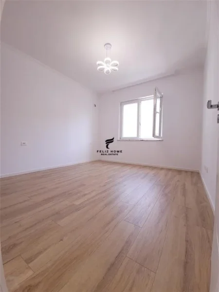 Tirane, shitet apartament 2+1+Ballkon, Kati 7, 95 m² 210,000 € (ZOGU I ZI)