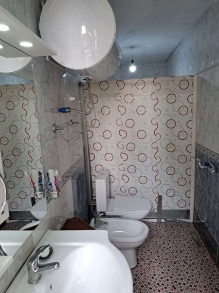 Tirane, jepet me qera apartament 2+1+Ballkon, Kati 5, 80 m² 600 € (RRuga e Elbasanit)