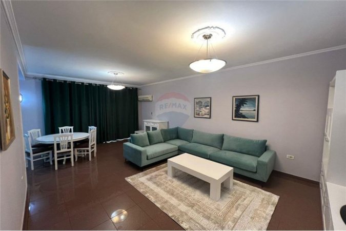 Tirane, jepet me qera apartament 2+1+Ballkon, Kati 2, 130 m² 700 € (pazari i ri)