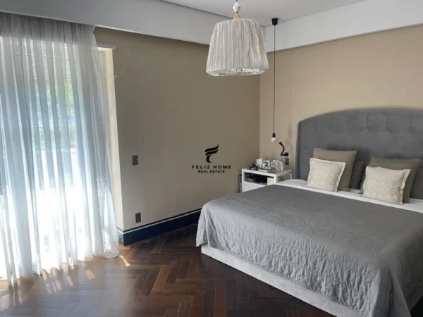 Tirane, shitet Vile 3 Katshe, Kati 3, 880 m² 1,650,000 € (ROLLING HILLS)