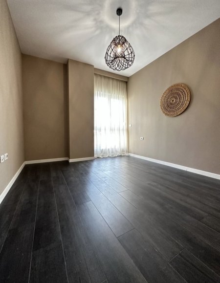 Apartament 1+1 ne Shitje ne Rr e Barrikadave .