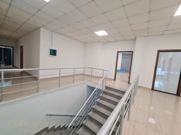 Tirane, shes ambjent biznesi , Kati 1, 645 m² 2,260,000 € (Selvia)