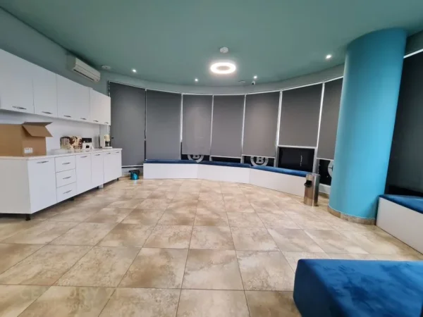 Tirane, shes ambjent biznesi , Kati 1, 645 m² 2,260,000 € (Selvia)