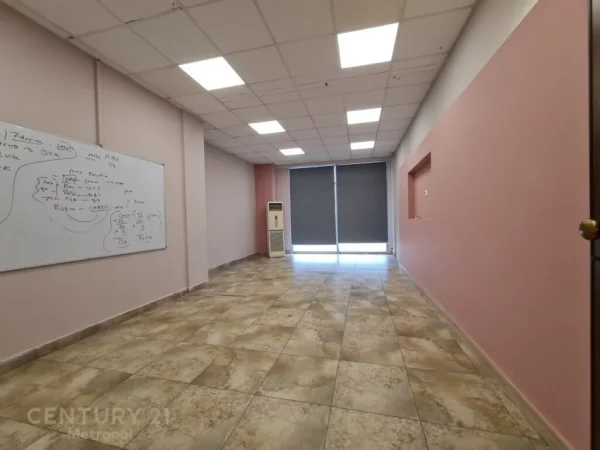 Tirane, shes ambjent biznesi , Kati 1, 645 m² 2,260,000 € (Selvia)