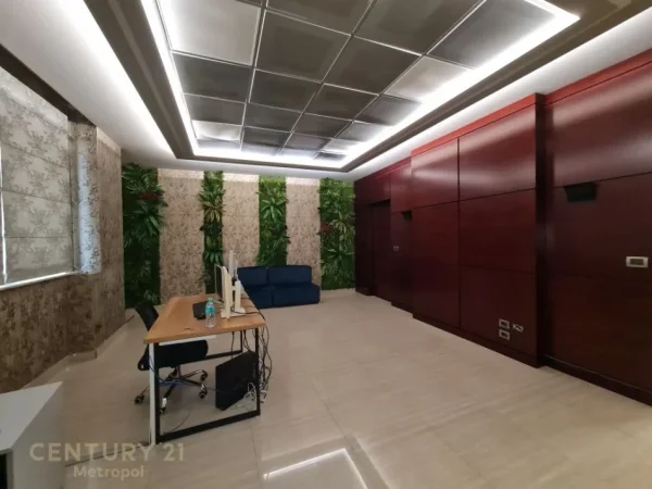 Tirane, shes ambjent biznesi , Kati 1, 645 m² 2,260,000 € (Selvia)