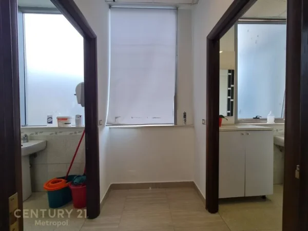 Tirane, shes ambjent biznesi , Kati 1, 645 m² 2,260,000 € (Selvia)