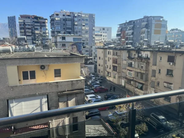 Tirane, jepet me qera zyre , Kati 4, 180 m² 1,000 € (Bllok)