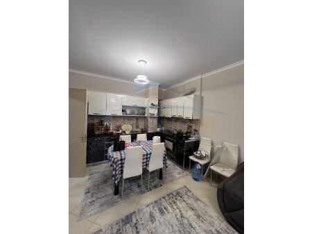 Tirane, jepet me qera apartament 2+1, Kati 5, 94 m² 500 € (UNAZA E RE)