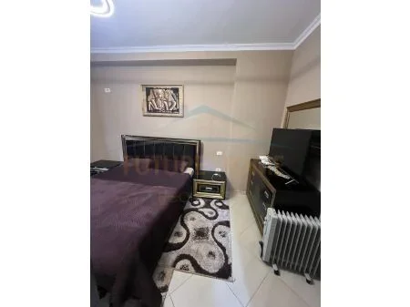 Tirane, jepet me qera apartament 2+1, Kati 5, 94 m² 500 € (UNAZA E RE)