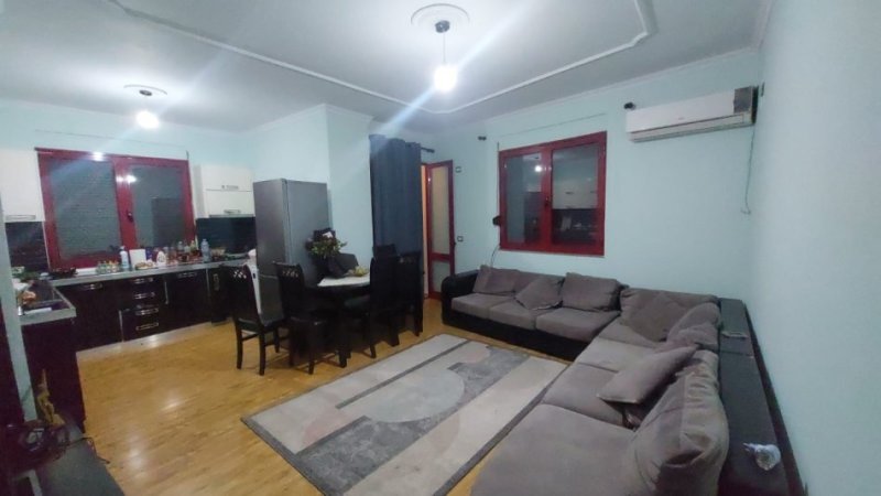 Tirane, jap me qera apartament 1+1+Ballkon, Kati 6, 100 m² 390 € (Besim Alla)