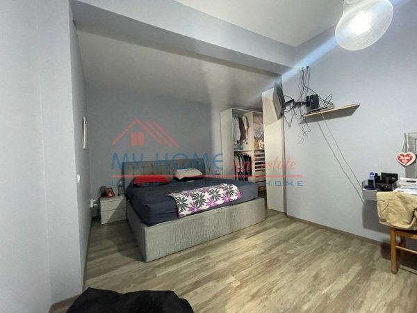 Tirane, jepet me qera Vile 3+1+Ballkon, Kati 3, 195 m² 2,000 € (Pazari i Ri)