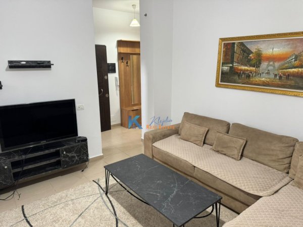 Tirane, jepet me qera apartament 1+1, Kati 1, 80 m² 500 € (Rruga 5 Maji, afer Concord Center)