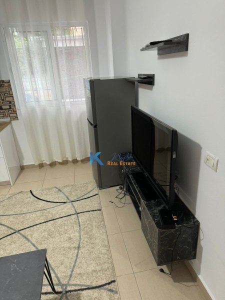 Tirane, jepet me qera apartament 1+1, Kati 1, 80 m² 500 € (Rruga 5 Maji, afer Concord Center)