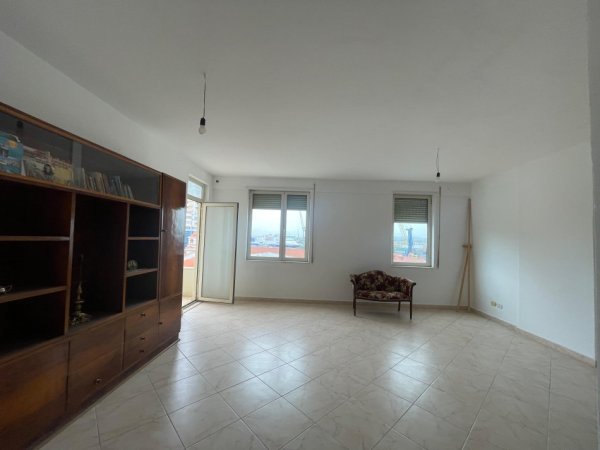 Durres, jepet me qera apartament 2+1+Ballkon, Kati 4, 105 m² 400 € (Bulevardi Epidamn)