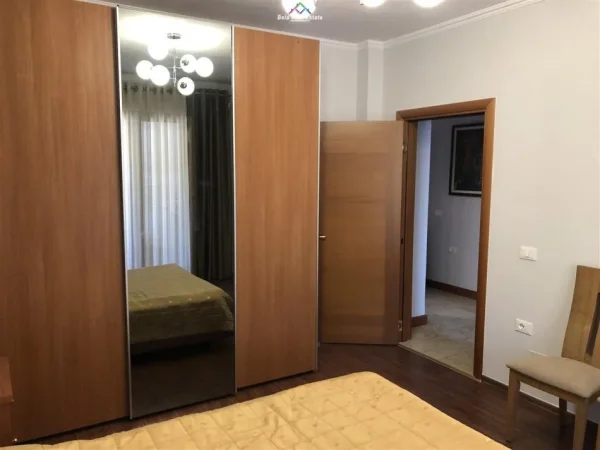 Tirane, jepet me qera apartament 2+1, Kati 6, 150 m² 1,100 € (qender)