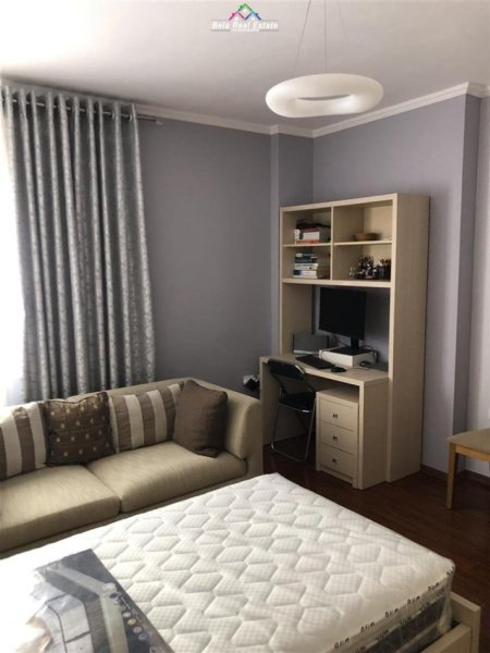 Tirane, jepet me qera apartament 2+1, Kati 6, 150 m² 1,300 € (qender)