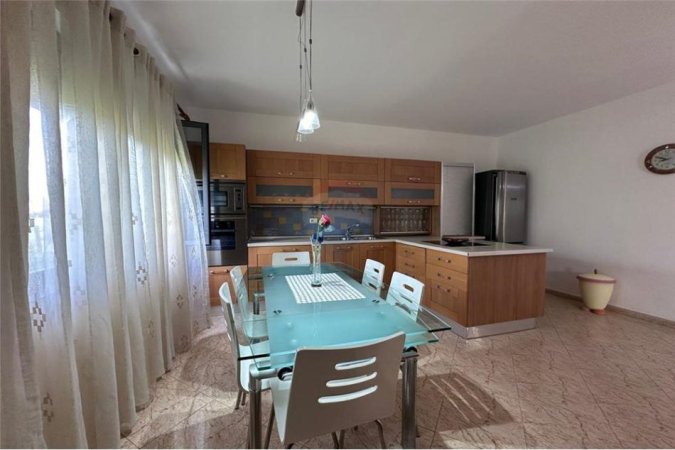 Tirane, jepet me qera apartament duplex Dublex, Kati 2, 165 m² 600 € (Rruga Starvi Themeli)