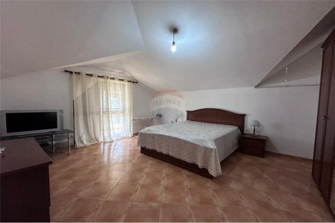 Tirane, jepet me qera apartament duplex Dublex, Kati 2, 165 m² 600 € (Rruga Starvi Themeli)