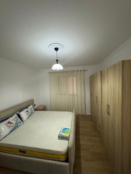 Tirane, jepet me qera apartament 1+1+Ballkon, Kati 2, 70 m² 400 € (rruga e Dibres)