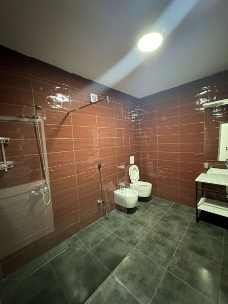 Tirane, jepet me qera apartament 1+1+Ballkon, Kati 2, 70 m² 400 € (rruga e Dibres)