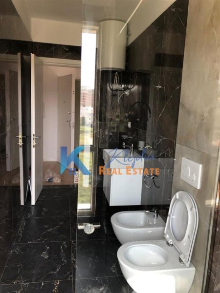 Tirane, jepet me qera apartament 2+1, Kati 7, 105 m² 500 € (Ali Dem, afer kompleksit Mangalem)