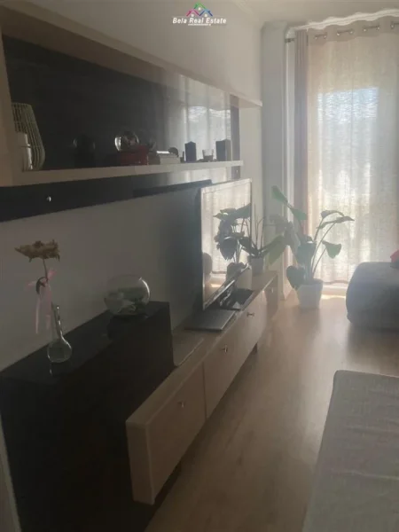 Tirane, jepet me qera apartament 2+1, Kati 6, 105 m² 500 € (ali demi)