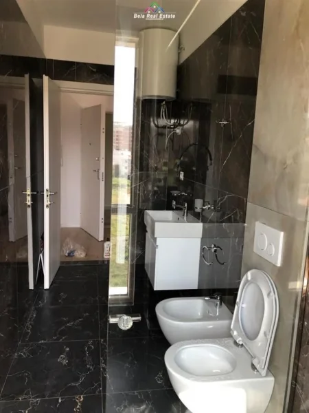 Tirane, jepet me qera apartament 2+1, Kati 6, 105 m² 500 € (ali demi)