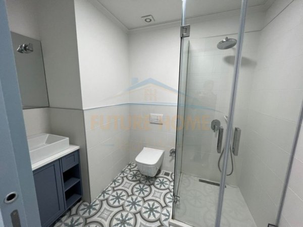 Tirane, jepet me qera apartament 2+1, Kati 8, 85 m² 700 € (AMBASADA AMERIKANE)