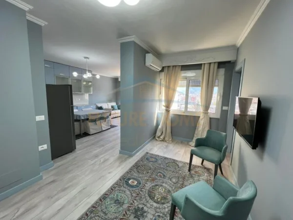 Tirane, jepet me qera apartament 2+1, Kati 8, 85 m² 800 € (AMBASADA AMERIKANE)
