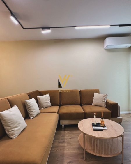 Tirane, jepet me qera apartament 2+1+Ballkon, Kati 4, 135 m² 1,200 € (KOMUNA E PARISIT)