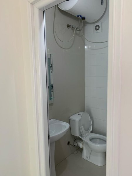 Tirane, jepet me qera apartament 1+1, Kati 4, 85 m² 320 € (5 MAJI)