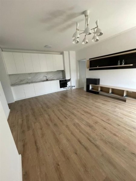 Tirane, jepet me qera apartament 2+1, Kati 7, 105 m² 500 € (ALI DEMI)