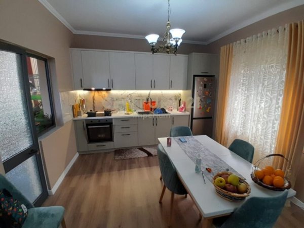 Tirane, shitet Vile 3 Katshe, Kati 3, 1,769 m² 2,000,000 € (Rruga e Elbasanit IMP93499)