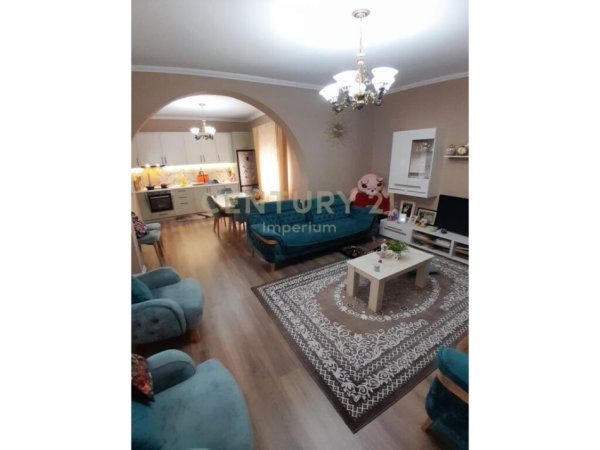 Tirane, shitet Vile 3 Katshe, Kati 3, 1,769 m² 2,000,000 € (Rruga e Elbasanit IMP93499)