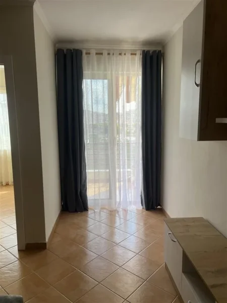 Tirane, jepet me qera apartament 2+1, Kati 2, 390 € 