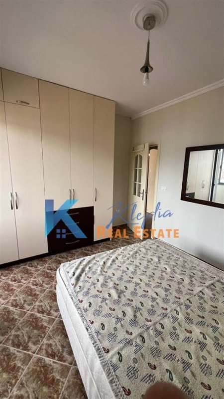 Tirane, jepet me qera apartament 2+1, Kati 8, 80 m² 450 € (rrugen e Dibres, afer shkolles se Medresese)