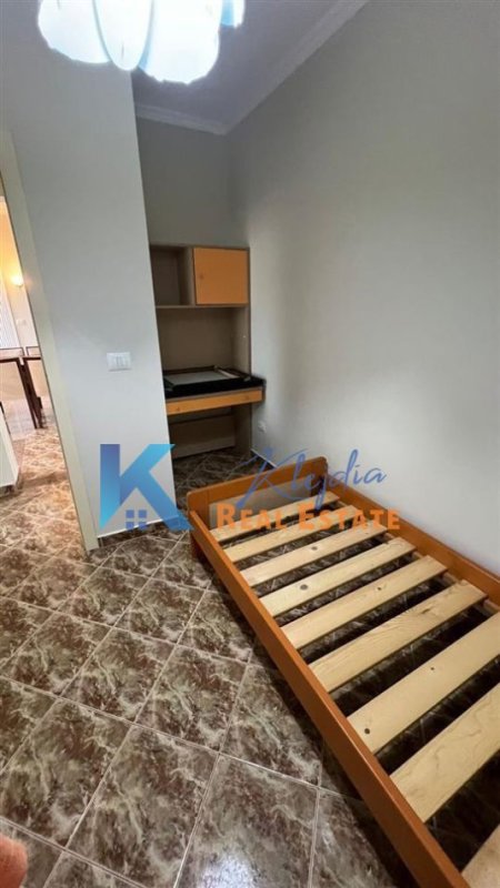 Tirane, jepet me qera apartament 2+1, Kati 8, 80 m² 450 € (rrugen e Dibres, afer shkolles se Medresese)