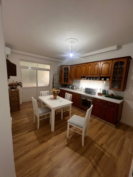 Tirane, jepet me qera apartament 2+1, Kati 3, 87 m² 600 € (Ish Stacioni i Trenit)