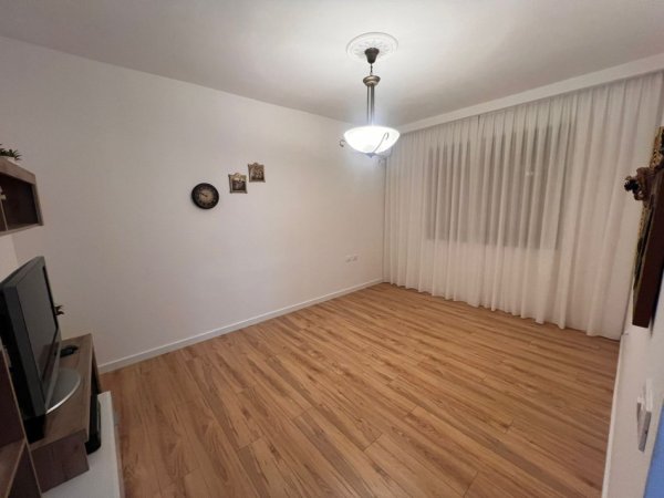 Tirane, jepet me qera apartament 2+1, Kati 3, 87 m² 600 € (Ish Stacioni i Trenit)