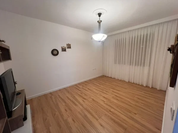 Tirane, jepet me qera apartament 2+1, Kati 3, 87 m² 600 € (Ish Stacioni i Trenit)